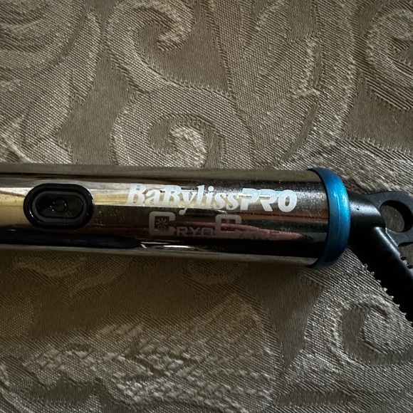 Babybliss Pro Cyro Care The Cold Brush - New With Case, Only Used Once. - Picture 3 of 4